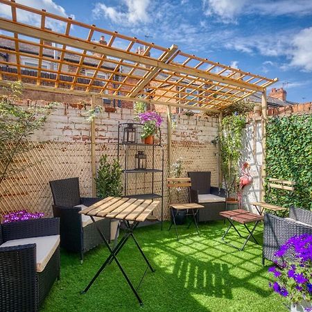 *New* Chester Canal Side 2 Bed Character Home 외부 사진