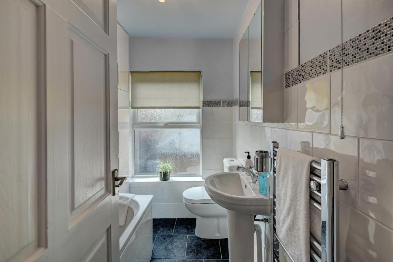 *New* Chester Canal Side 2 Bed Character Home 외부 사진