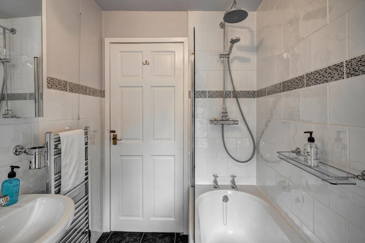 *New* Chester Canal Side 2 Bed Character Home 외부 사진