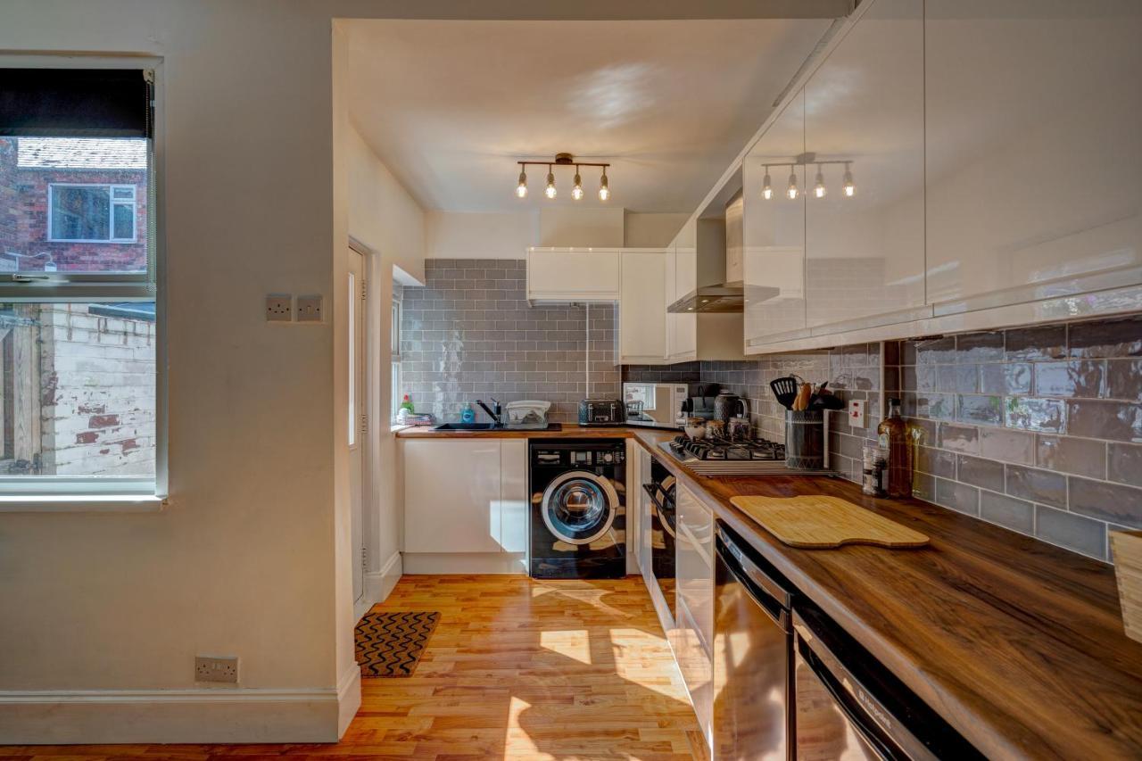 *New* Chester Canal Side 2 Bed Character Home 외부 사진