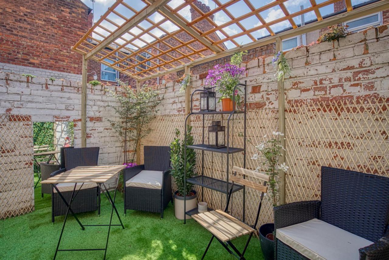*New* Chester Canal Side 2 Bed Character Home 외부 사진