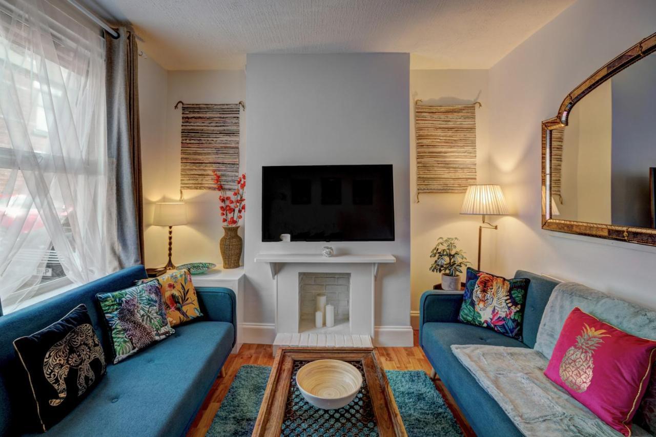 *New* Chester Canal Side 2 Bed Character Home 외부 사진
