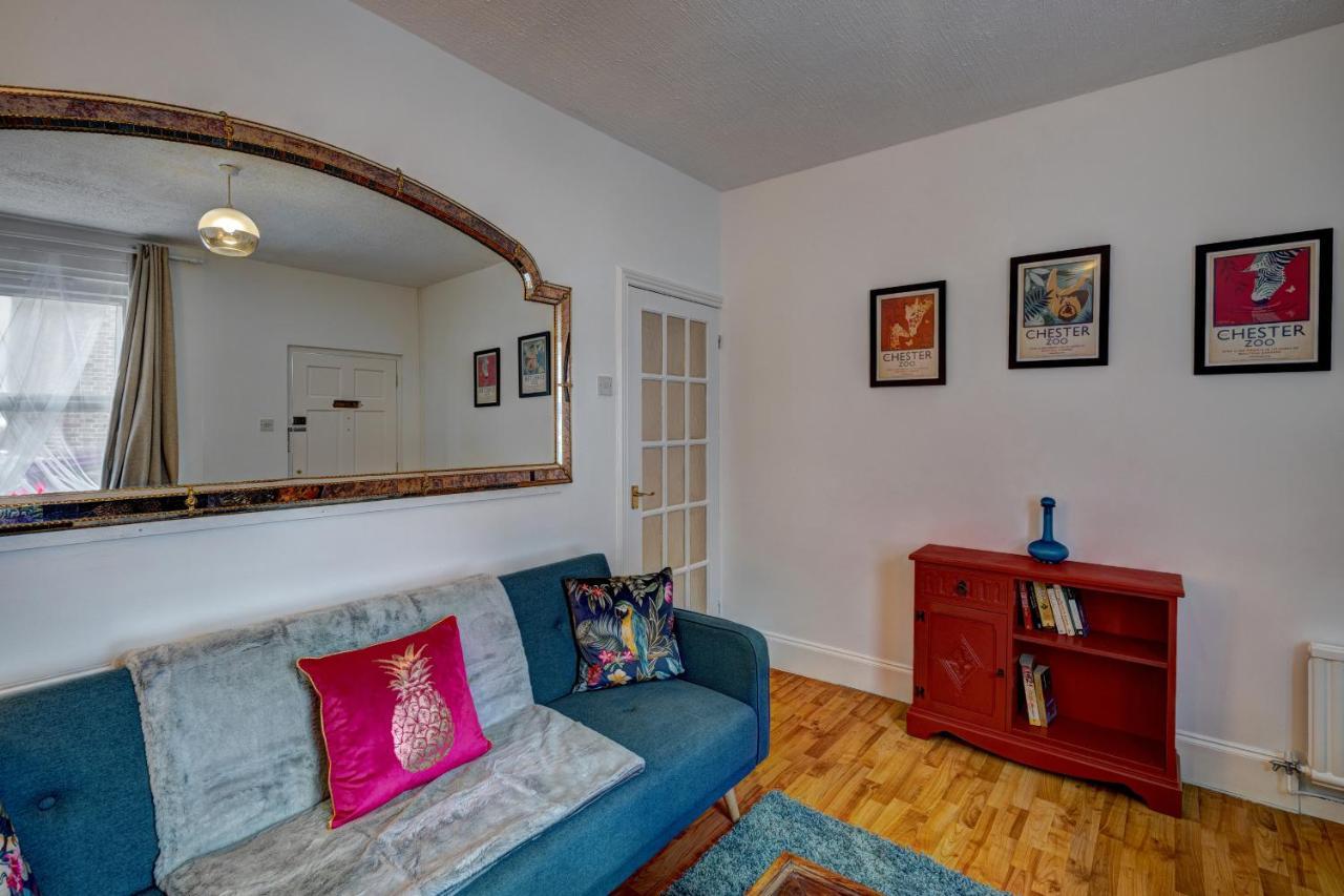 *New* Chester Canal Side 2 Bed Character Home 외부 사진