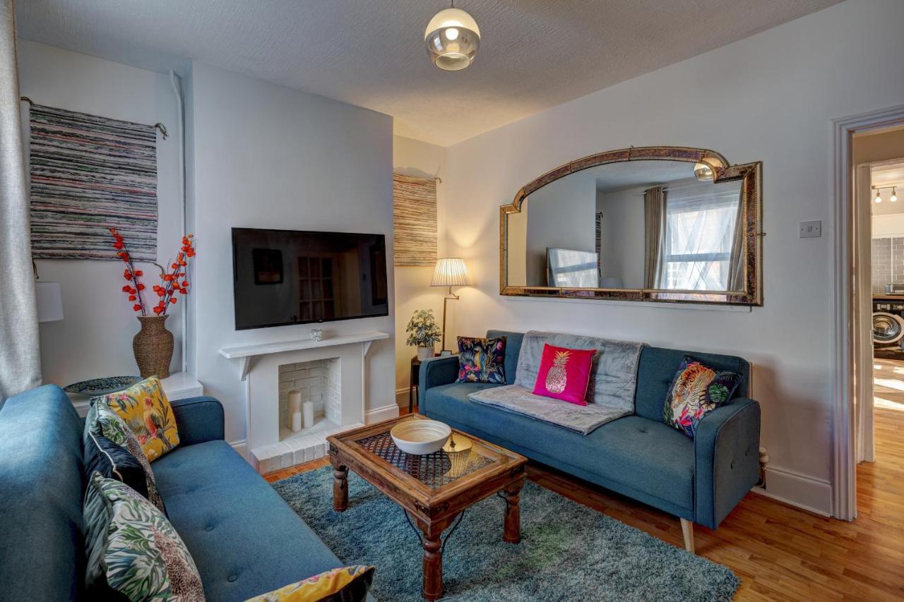 *New* Chester Canal Side 2 Bed Character Home 외부 사진