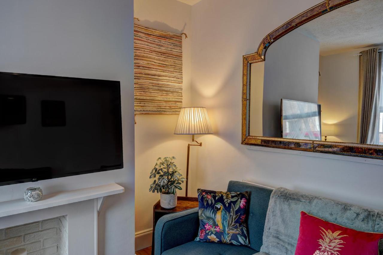*New* Chester Canal Side 2 Bed Character Home 외부 사진